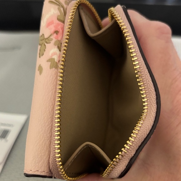 Coach Small  Trifold Wallet in Rose Bouquet Pattern - Picture 3 of 5
